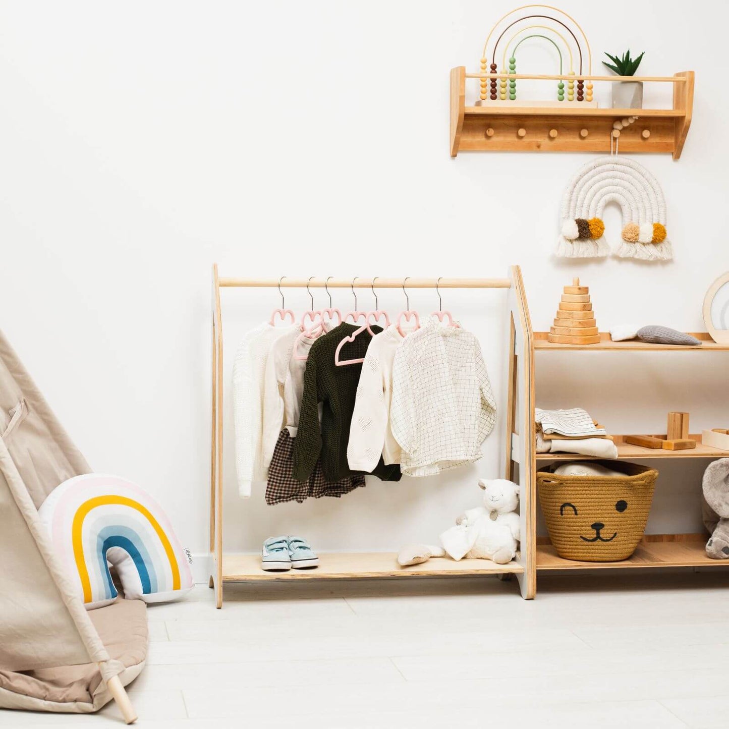 Montessori - Çocuk Giysi Askısı