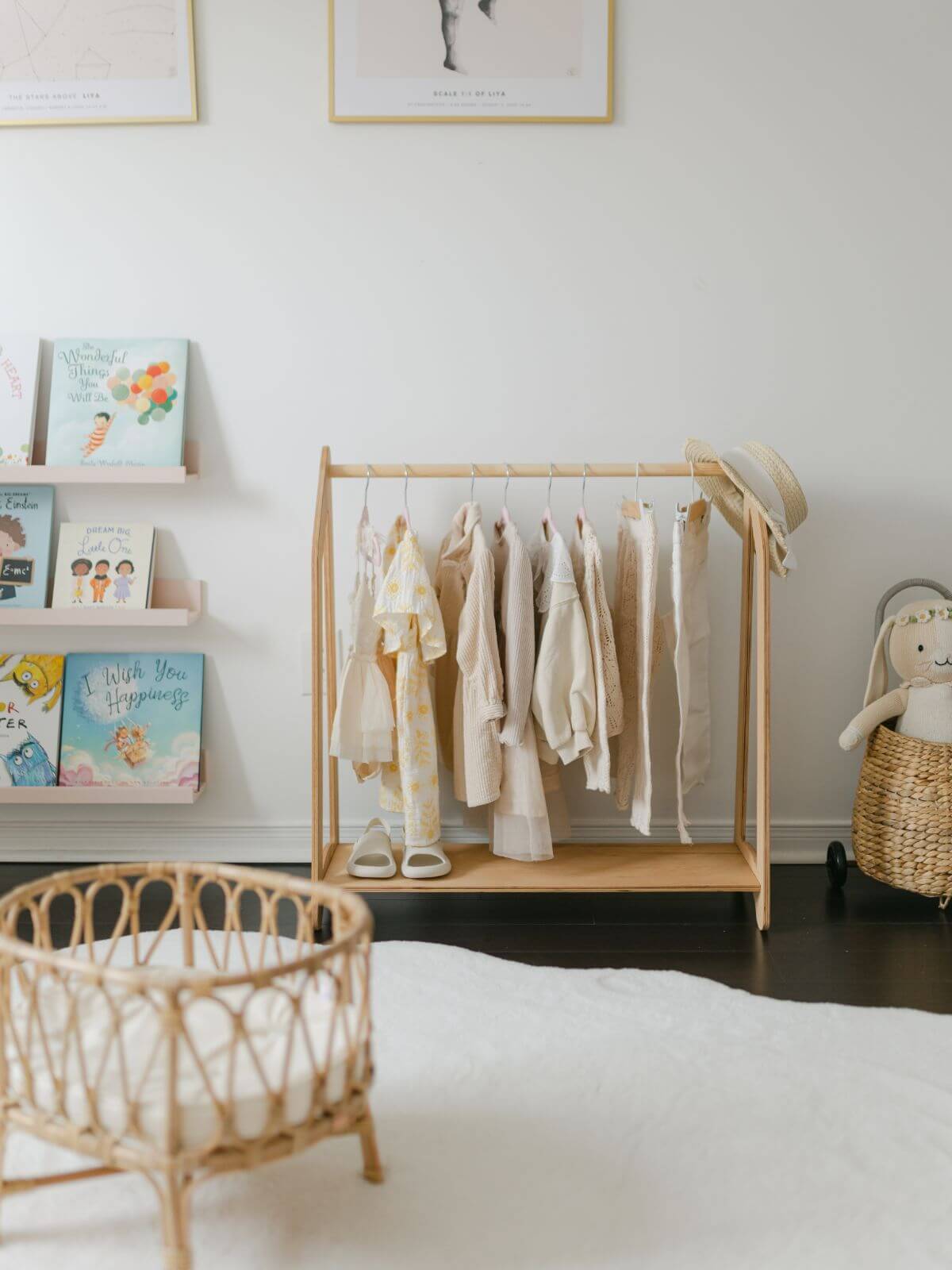 Montessori - Çocuk Giysi Askısı