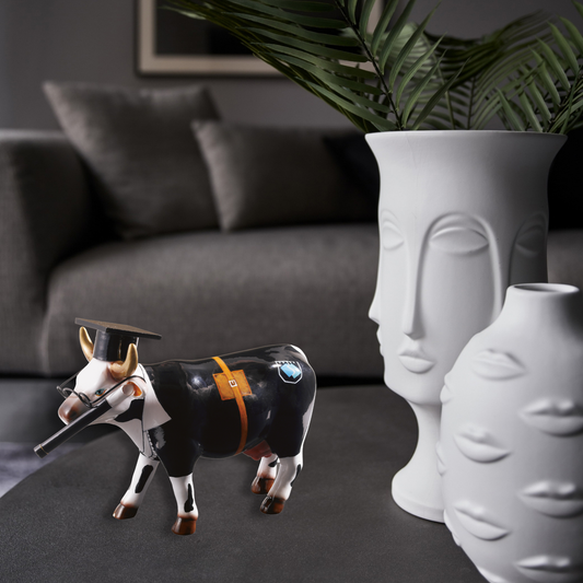Cow Doutora - Cow Parade El Yapımı Dekoratif İnek Figürü